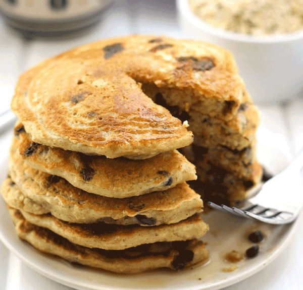 The-Fluffiest-Oatmeal-Chocolate-Chip-Pancakes-4 (2)